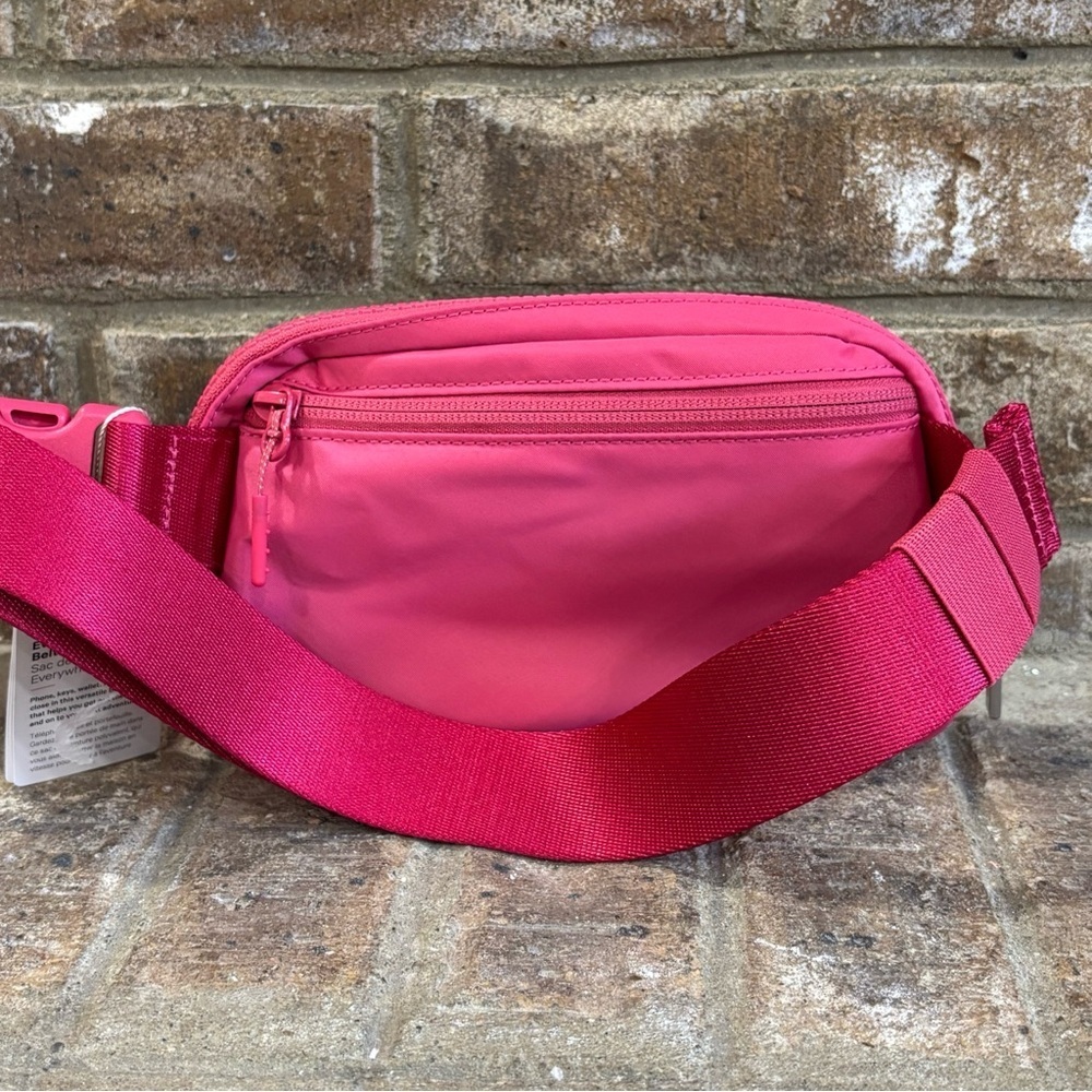 NWT Lululemon Everywhere Belt Bag In Raspberry Coulis - Picture 2 of 8